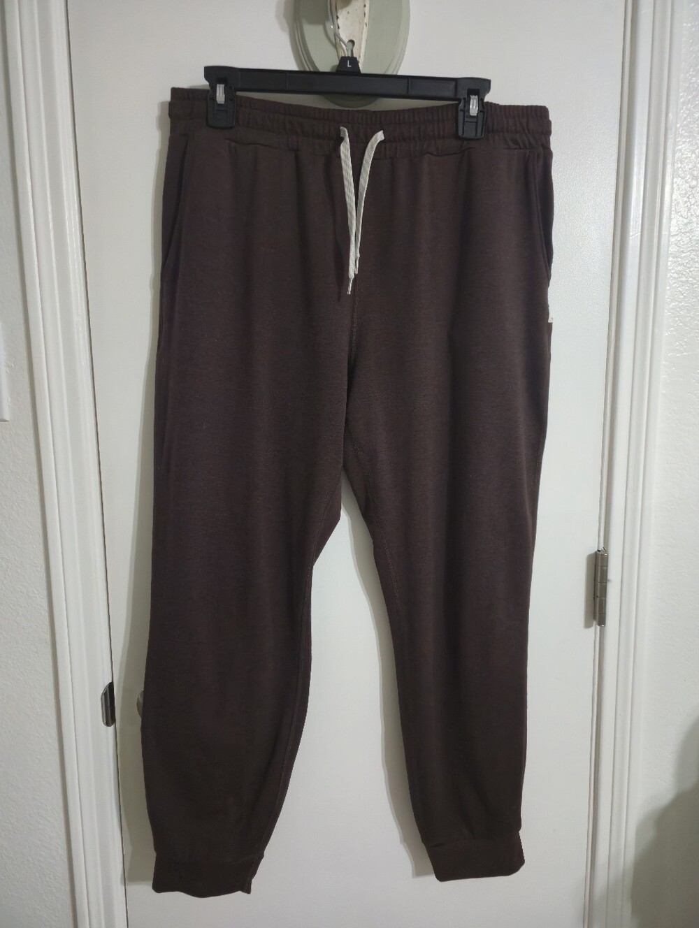 Women's Vuori Performance Joggers Pants Brown Size Large